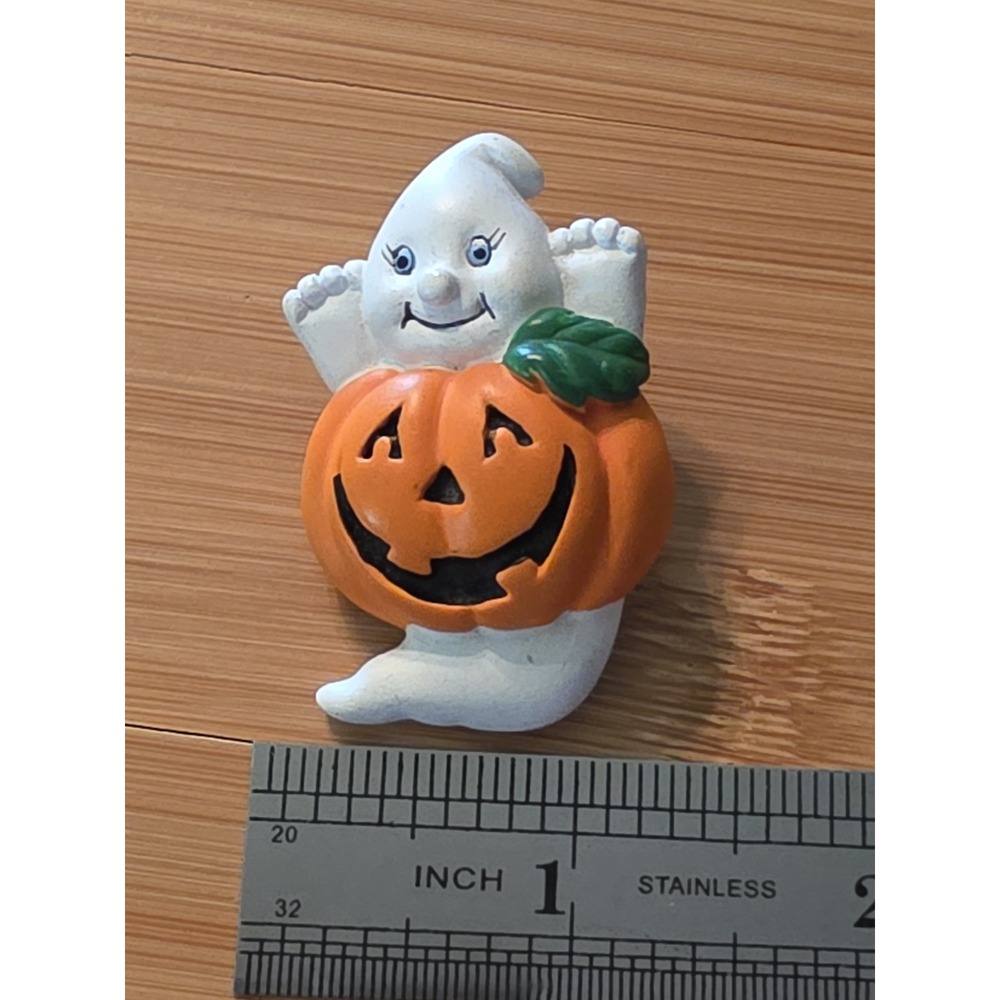HALLOWEEN GHOST WITH PUMPKIN Brooch/pin